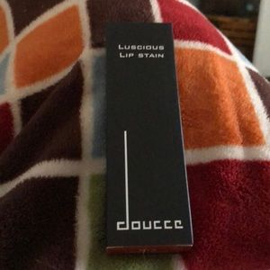 NWT Doucce luscious lip stain in dark lust